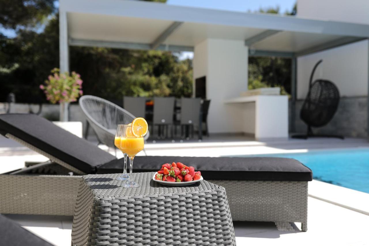Luxury Villa Nada With Pool Petrcane Eksteriør billede